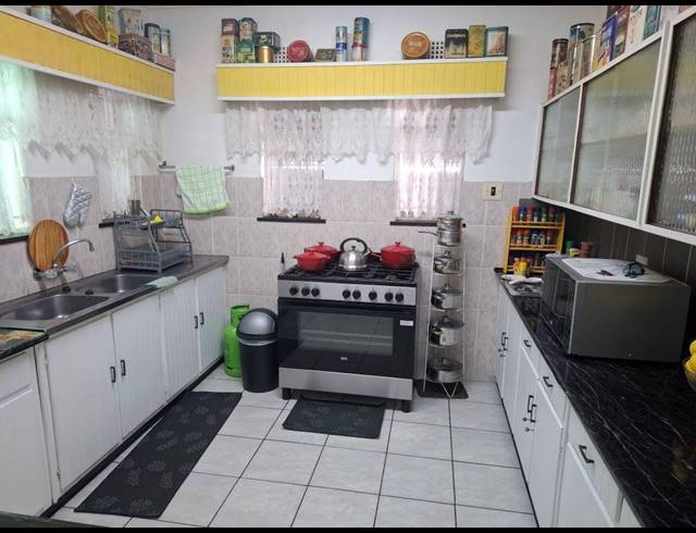 3 BEDROOM HOUSE FOR SALE IN GREENHILLS